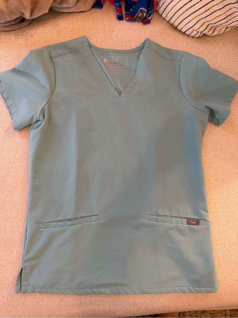 FIGS Casma Three-Pocket Scrub Top – Seaglass - Size XS